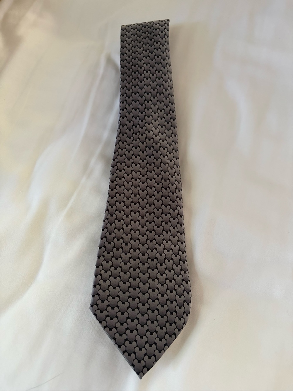 Disney Men's Gray Patterned Silk Tie - Classic Formal Accessory